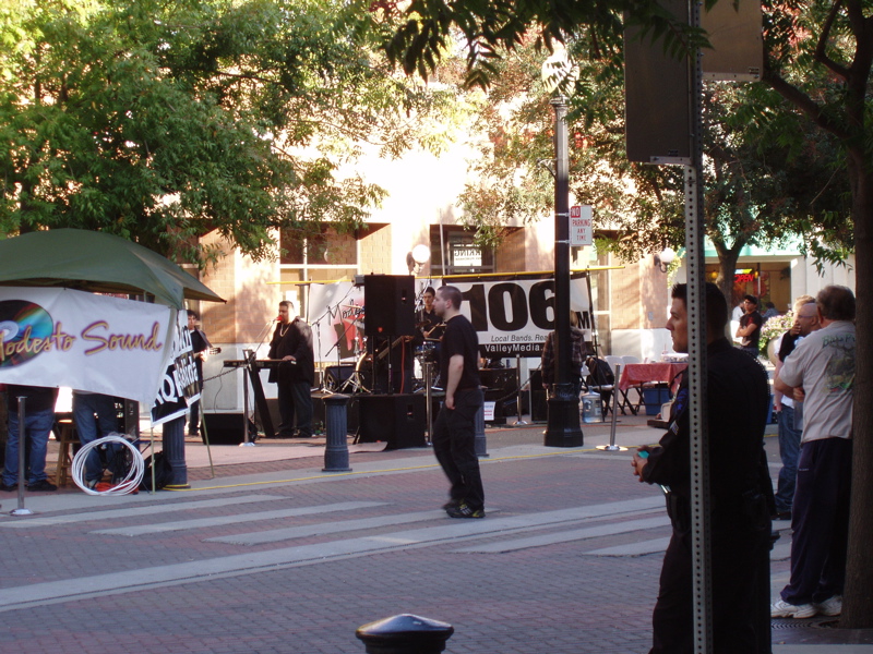 los_movidos played live at the modesto center plaza for almost a hour 